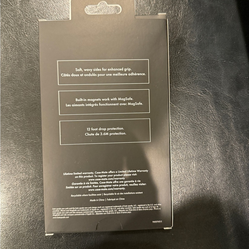 kate spade new york Wavy Nightfall MagSafe iPhone 17 Pro - Picture 3 of 5